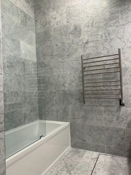 Building Photo - 814 N Park Ave