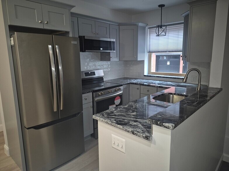 Primary Photo - 209 Endicott St