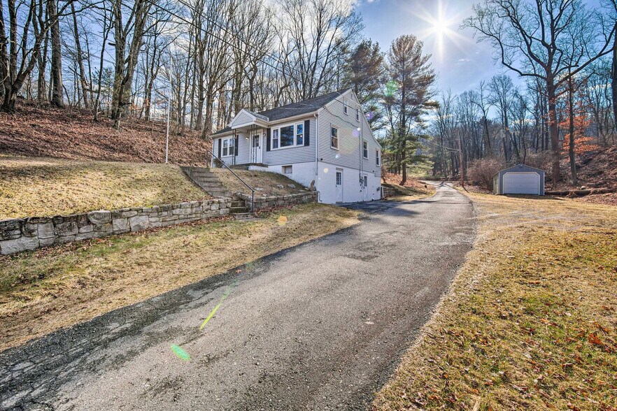 Building Photo - 20 Hill Ln