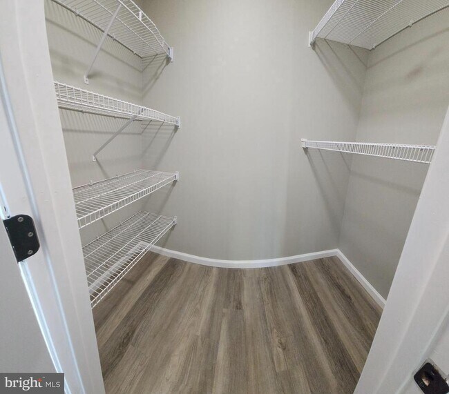 Building Photo - 16 Pickwick Pl