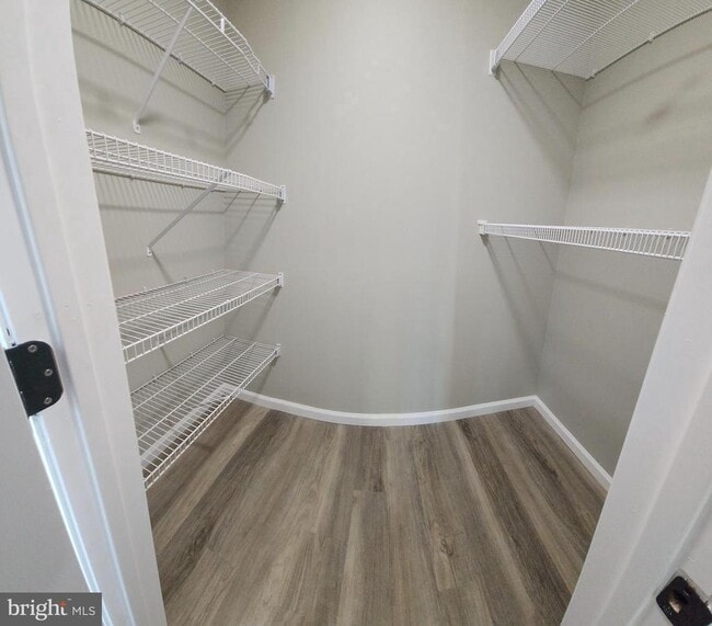 Building Photo - 16 Pickwick Pl