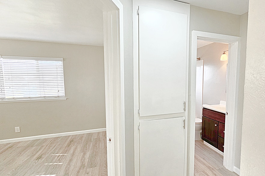 Building Photo - 569 Smalley Ave