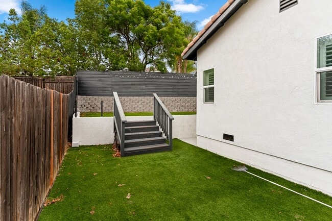 Building Photo - 44735 Johnston Dr