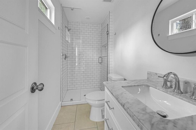Building Photo - 5621 Eskridge St