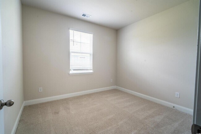 Building Photo - 816 Hibernation Wy