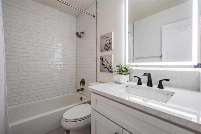 Building Photo - 14818 Winding Creek Ct