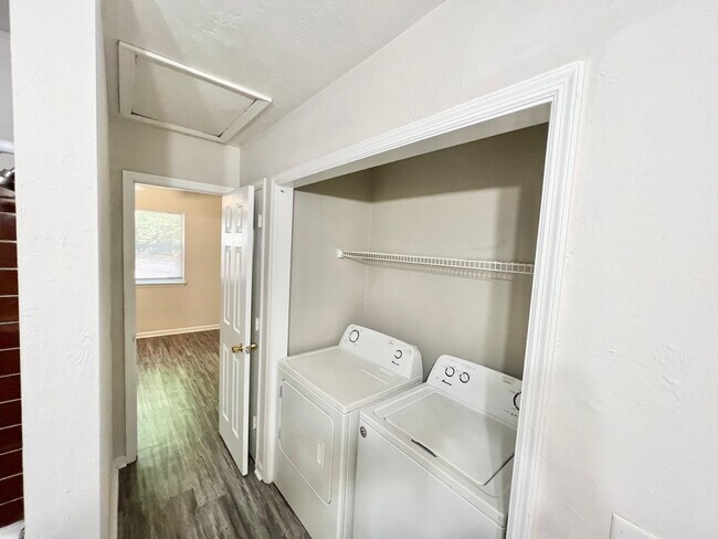 Building Photo - 2110 Golf Terrace Dr