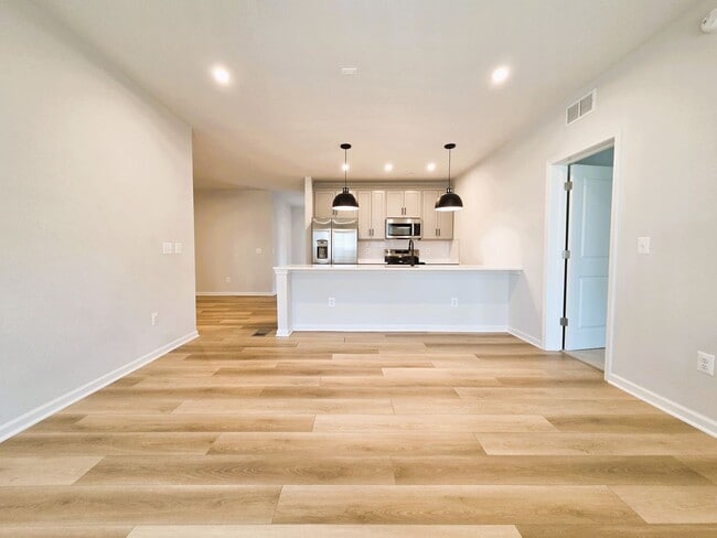 Building Photo - Newer ground level condo in Coalfield Station located in highly desireable Midlothian.