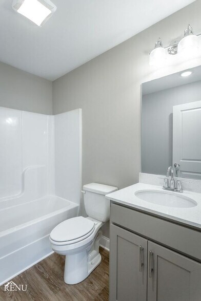 Building Photo - 2322 E 18th St Pl