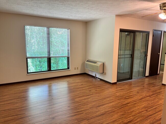 Building Photo - 333 W Lake Ave