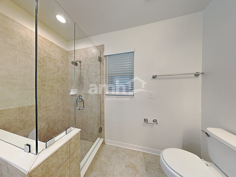 Building Photo - 927 Windton Oak Dr