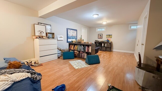 Building Photo - 27 Noble St