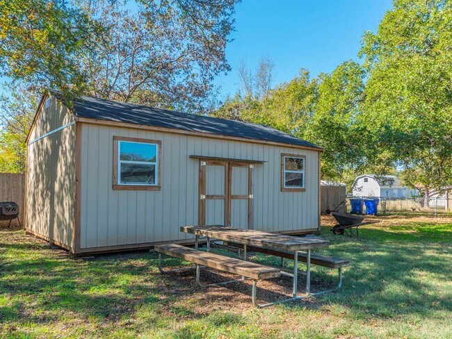 Building Photo - 301 N Buffalo Ave