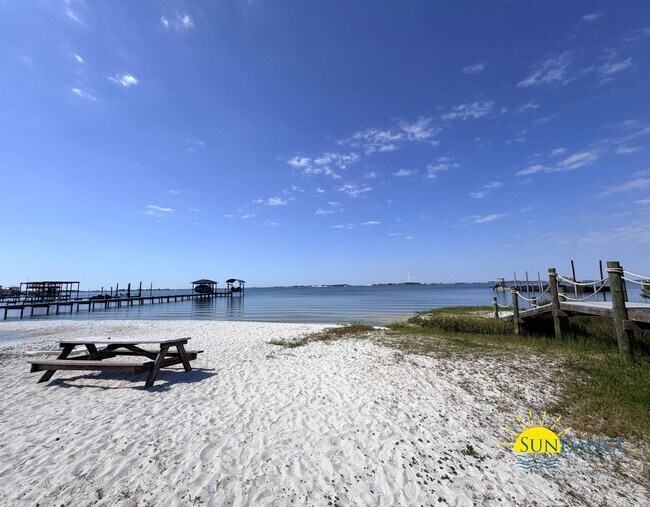 Building Photo - Stunning 5 Bedroom Home in Mary Esther with Beach Access, Pool and Solar Panels!