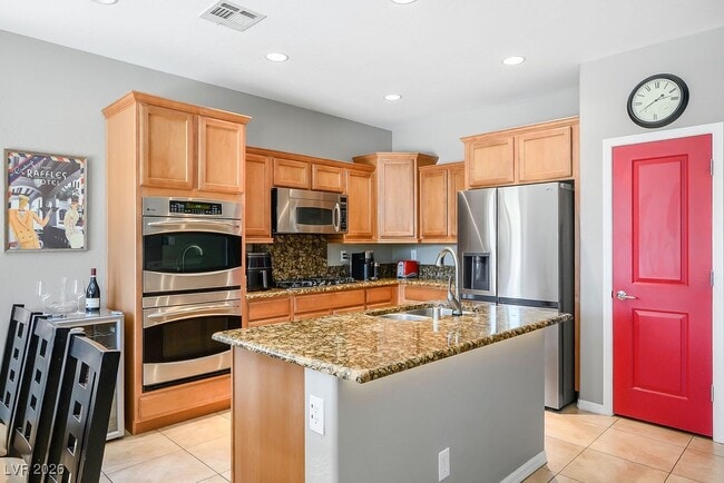 Building Photo - 2589 Chateau Clermont St