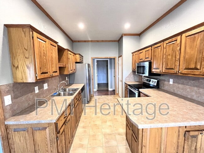 Building Photo - 95 Bassingham Dr