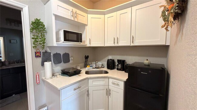 Building Photo - 358 Hibiscus Dr