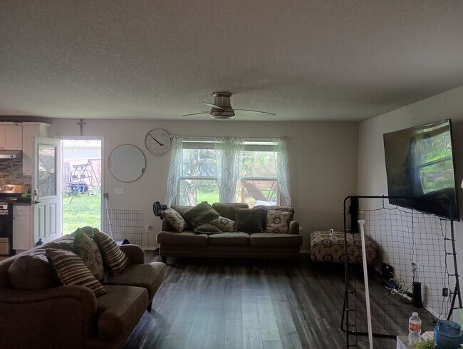 Building Photo - Room in Single Family Home on Ashworth Blvd