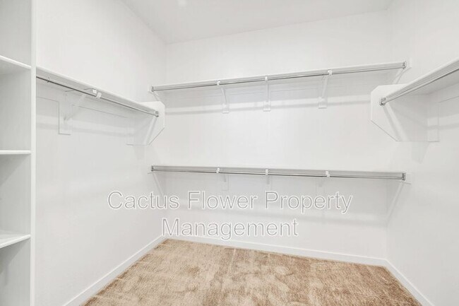 Building Photo - 9850 E Tamery Ave