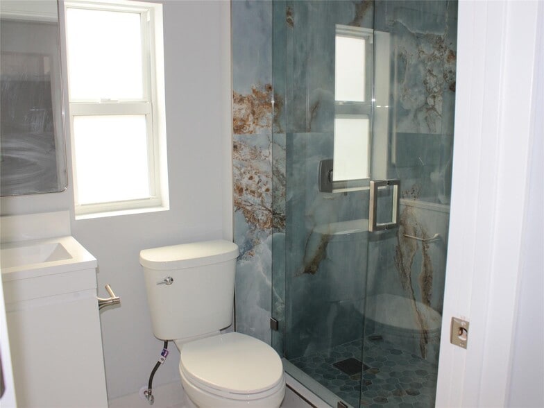 Building Photo - 522 SE 20th Ct