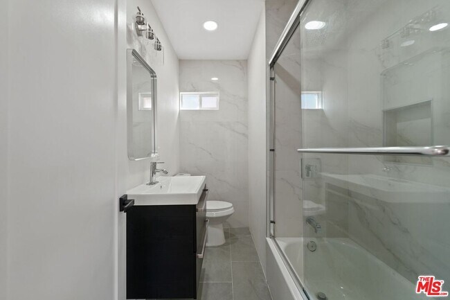 Building Photo - 21009 Saticoy St