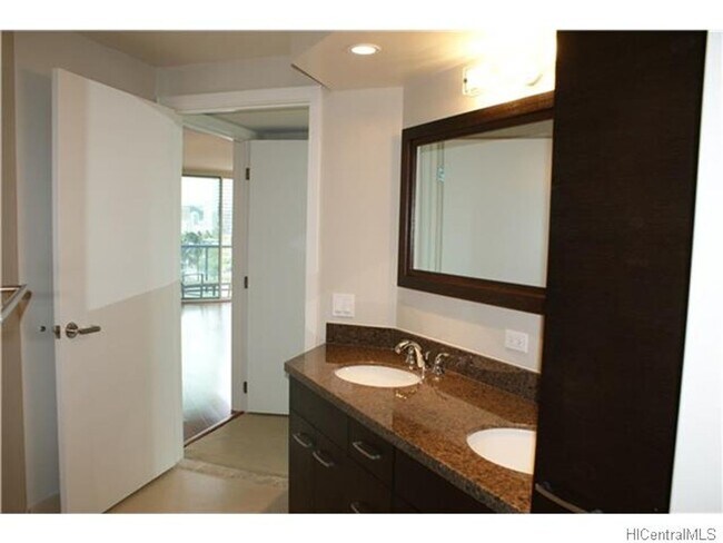 Building Photo - Allure Waikiki - 2 bedroom, 2 bath with 1 ...