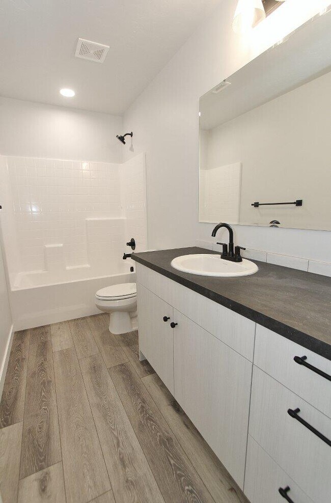 Building Photo - 6587 S Memory Wy