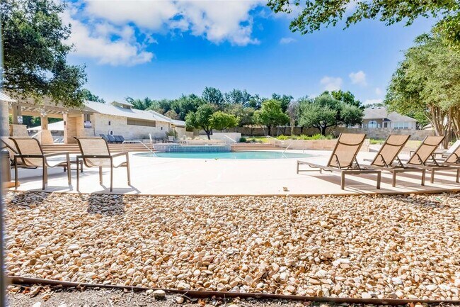 Building Photo - 15617 Pumpkin Ridge Dr