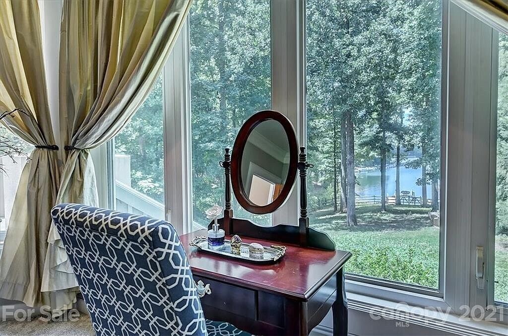 Building Photo - 2427 Mt Isle Harbor Dr