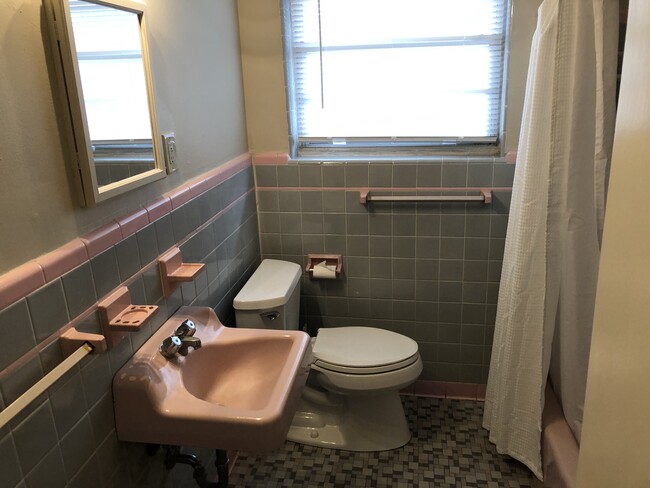 2nd Bathroom - 7010 Milne Blvd