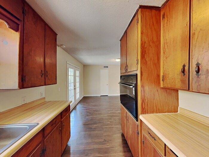 Building Photo - 764 Oakwood Ave