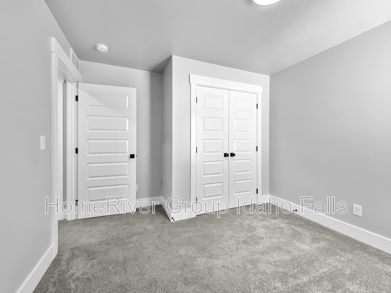Building Photo - 2930 Sunburst Dr