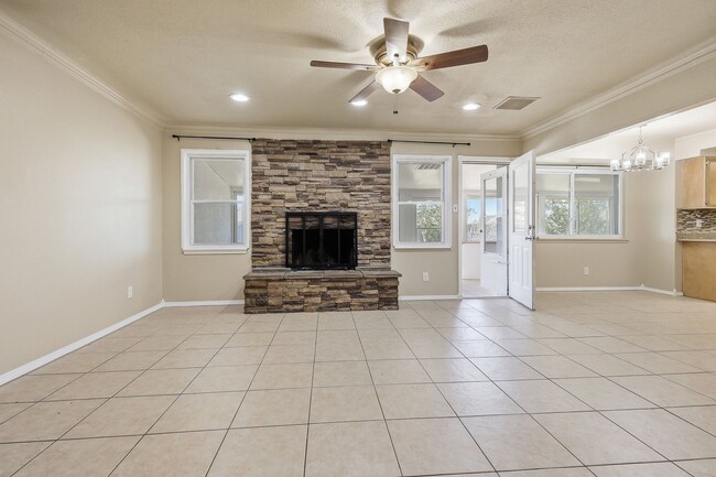 Building Photo - Three Bedroom Home with Bonus Room