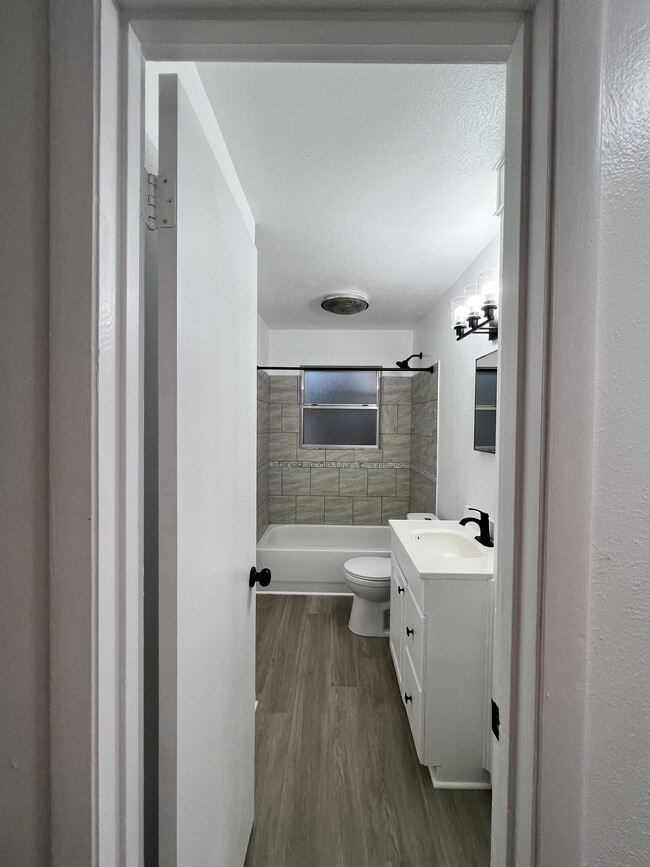 Building Photo - 1402 Missouri Ave