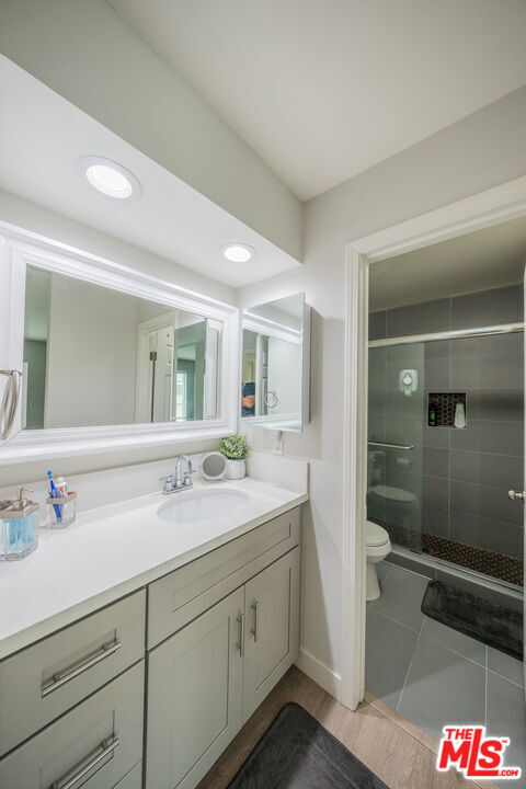 Building Photo - 15425 Sherman Way