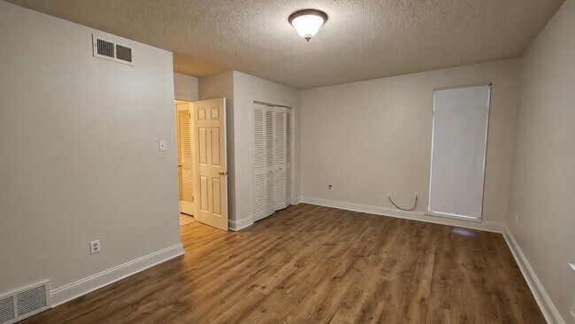 Building Photo - 89 Ericson Rd