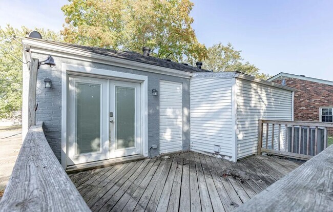 Building Photo - El Rancho