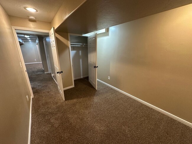 Building Photo - Great Family Home in Excellent West Jordan...