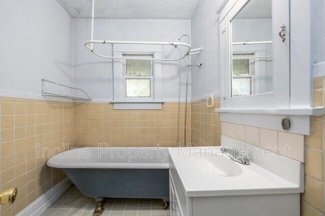 Building Photo - 457 E 100 S St