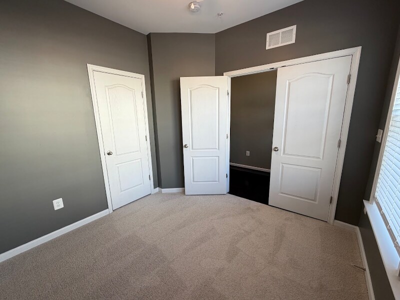 Building Photo - 629 Quarterpath Way