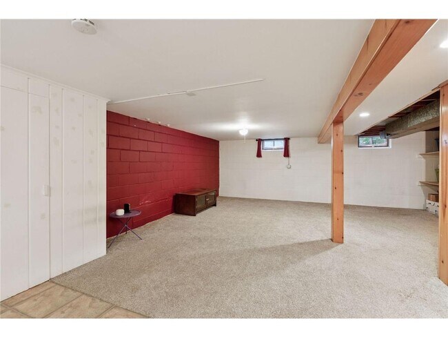 Building Photo - 4215 16th Ave S