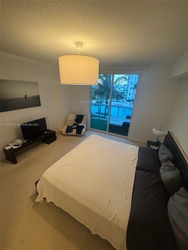 Building Photo - 7900 Harbor Island Dr