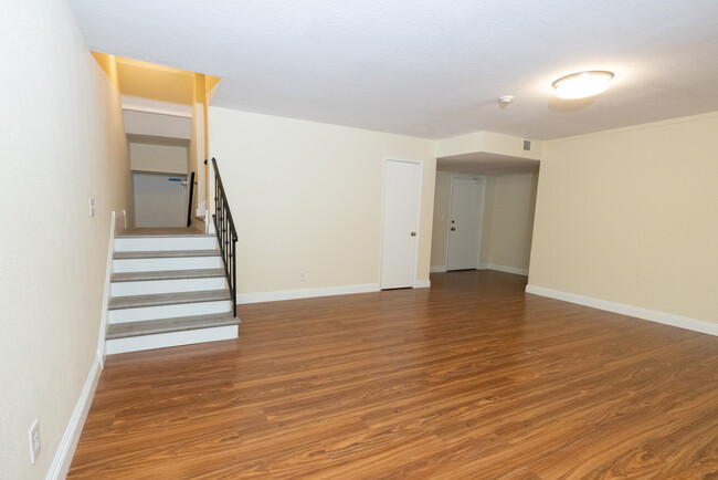 Bonus Room - 208 S Irena Ave