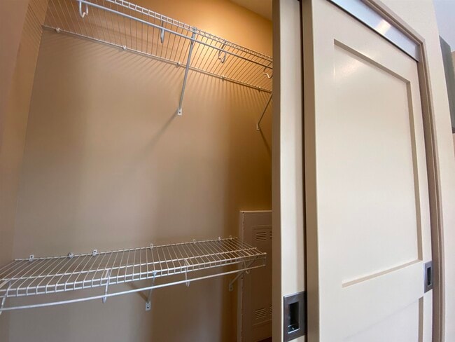 Building Photo - 83 Hanover St