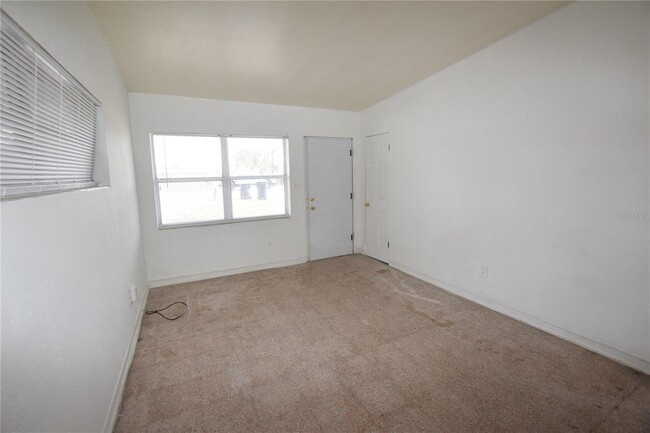 Building Photo - 102 W Lancaster Rd