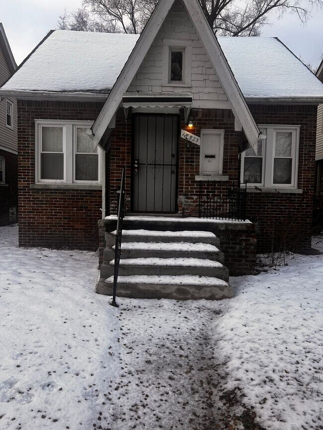 Building Photo - 3-bedroom located on Detroit's East side!