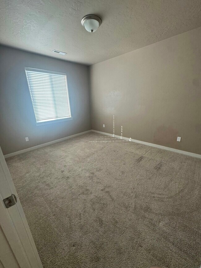 Building Photo - 18551 White Rose Pl