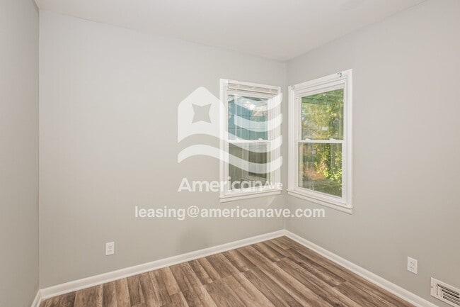 Building Photo - 5823 N 27th Ave