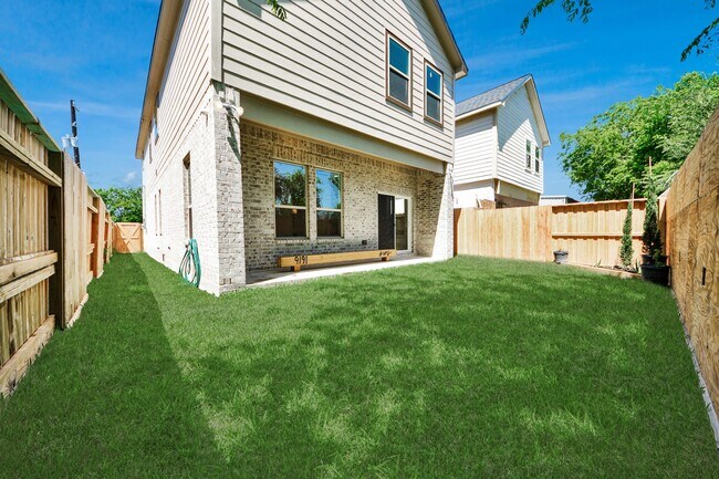 Building Photo - 8304 S Breeze Dr
