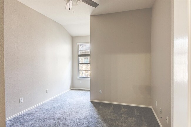 Building Photo - 16100 S Great Oaks Dr